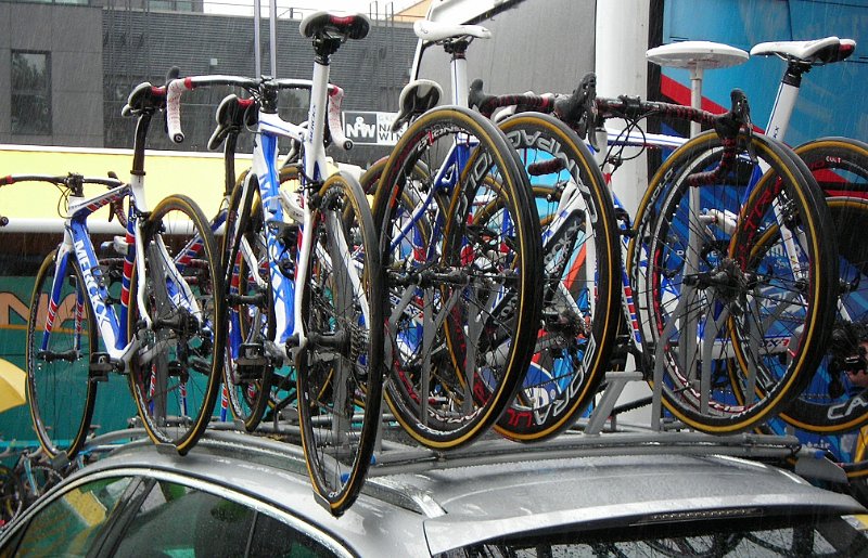 2011-07-05 90 Materiel des coureurs.JPG